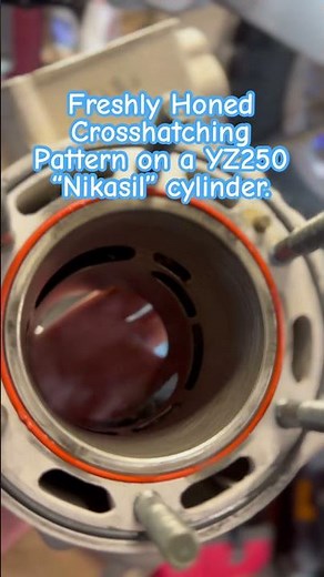 Perfect Crosshatch pattern on a freshly honed Nikasil cylinder from my 2001 Yamaha YZ 250 #nikasil