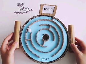 Love everything about this DIY cardboard marble maze! From it’s circular shape, to it’s handles, and the fact that it has 3 interchangeable levels! For more DIY games follow @oyunkumbarasi on Instagram! https://instagram.com/oyunkumbarasi | 7 Days of Play