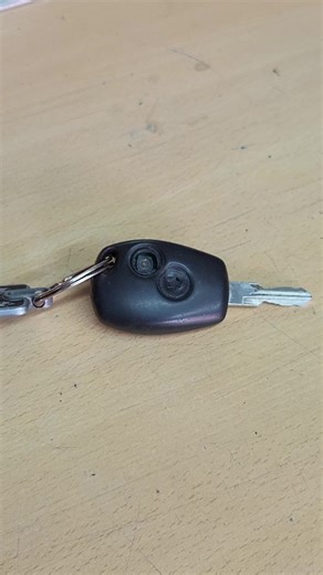 🛠️ Uno de los botones de esta llave dejó de funcionar. Lo desarmamos, reemplazamos el pulsador dañado por uno nuevo y solucionamos el problema al instante. ¡Otra llave salvada sin necesidad de reemplazar todo! 📍 Av. Santa Rosa 2050 Ituzaingó 📞 Whatsapp: 11 4400 9656