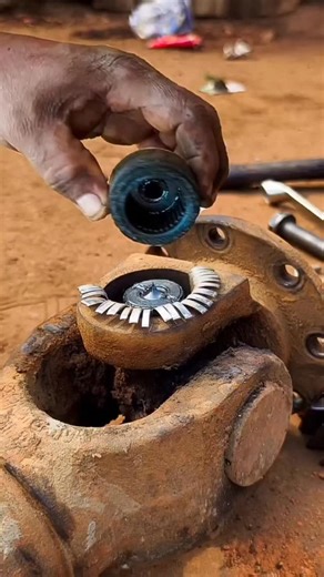 Mechanic Dhakar on Instagram: "Loose Cap Jamming of the Shaft Cross Joints🧑‍🔧🚛#r #reels #viral #mechanic"