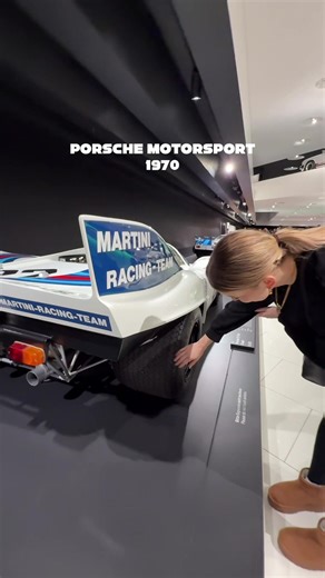 Porsche 917 Schlappen aus 1970 🤯 mit dem Ding sind sie damals 380 km/h rop speed gebrettert. ——— @ladinitv | bikes & cars ——— #porsche #911 #carrera #museum #travel