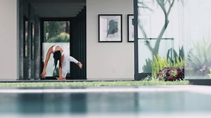 1K views · 61 reactions | Introducing Alo’s ground-breaking new yoga app, Alo Moves! New members receive a FREE 30-day trial with any Alo purchase! Offer valid for new Alo Moves users only. | Alo Yoga | Facebook