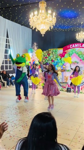 Rhenne Rhenne kpop huntrix girls cartoon characters fun show #dance #kpopgrupo #show#huntrix#kpop