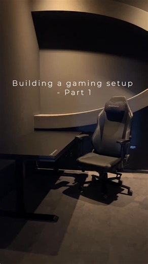 Cess 🌷Desk setup & Tech on Instagram: "Let’s build a gaming setup for our VIP gaming lounge - part one 🎮 We just opened @respawnrooftopbar , and the gaming area is coming together fast. This is one of our VIP rooms, painted all black for that cozy man-cave vibe.🖤 Products used: • @blacklyte.official Atlas Lite Standing Desk • Blacklyte Athena Pro Gaming Chair • @lcpower.global LC-M32QC Monitor • @nanoleaf Black Hexagon Panels • Epomaker TH99 mechanical keyboard • HYTE Y70 Panda Case 🤍 @hyteb