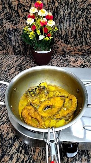 Mankochu Katla Fish Curry #মানকচু দিয়ে কাতলা মাছের ঝোল #shorts #recipe #ytshorts