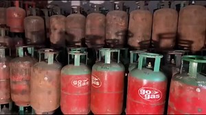 Andhra Pradesh : Gas agency raided in Tirupati, illegal stock of 822 cylinders seized.