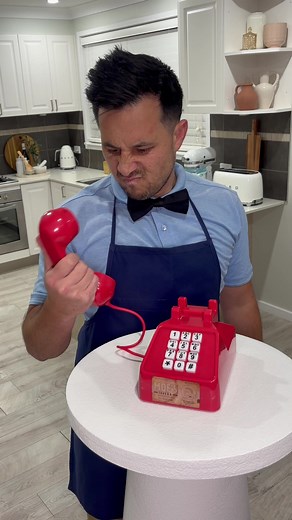 The Simpsons Prank Phone: Classic Prank Calls & Phrases | Moe's Tavern Collectible Toy