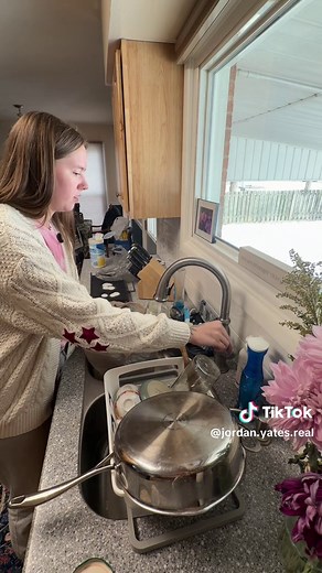How I clean my sourdough jars. Simple, no fuss, nothing fancy — just what actually works. #sourdough #sourdoughstarter #homebaking #kitchenroutine #fromscratch
