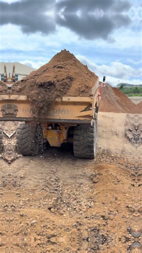 Mastering Excavator Operations with Caterpillar Equipment