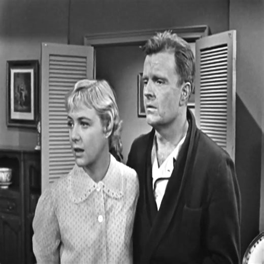 The Twilight Zone - S02e22 Long Distance Call - Mar 31, 1961 sHORT 357