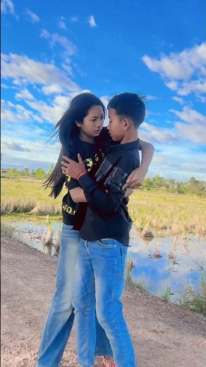 Wow! Amazing Boy & Girl Hug Moment 😍💞 | So Sweet & Lovely Reaction#AmazingHug #CuteCouple