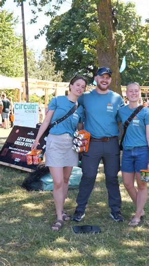 DTU on Instagram: "THROWBACK: ROSKILDE FESTIVAL ☀️🎶 Ready to get back to summer? Last summer, 100 DTU students joined @roskildefestival to improve the festival with engineering solutions. One of them was Katrine, Sten and Anne, all studying Process and Innovation at DTU. They developed @_bluerack_ - a reusable and recyclable can holder to reduce single-use packaging. “Participation at Roskilde Festival 2025 was very valuable for us. The festival provided a relevant and realistic test environmen