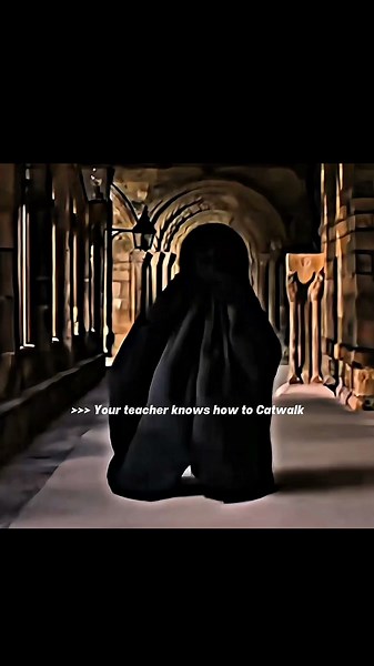 Your Teacher Knows How to Catwalk 😎 | Snape’s Iconic Walk #harrypotter #shorts