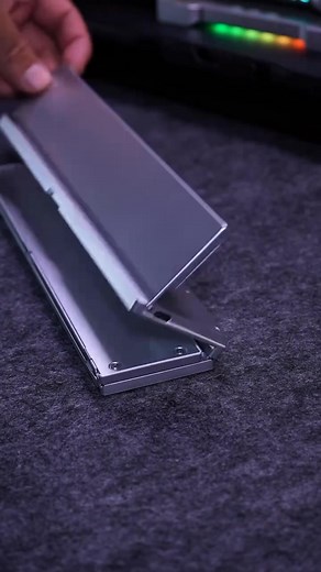 364K views · 1.6K reactions | A keyboard that fits in your pocket, perfect for working or playing anytime, anywhere. Compact and portable, maximizing productivity. #foldingkeyboard #mobileoffice #officegadget #keyboard | Entertainment shows | Facebook