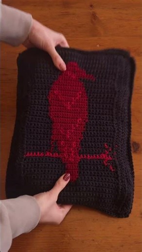 Crocheted Laptop Case - Finishing Touches #crochet #tapestrycrochet