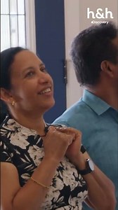 ¡La casa soñada espera! Amplitud, luz y techos altos cautivan a la pareja