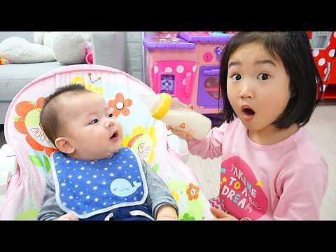 Boram merawat adik laki-lakinya dan boneka bayinya