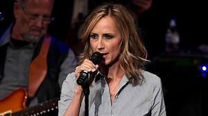 Country singer Chely Wright reveals she suffered a stroke but thought it was a migraine