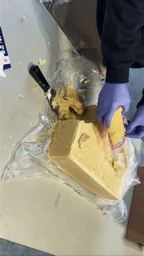 Fondant feeding Honeybees #honeybees #honey #beekeeping