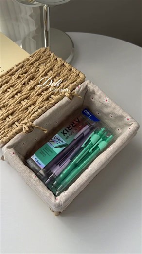 Exploring Deli Gel Pens: A Brief Glimpse of Creativity