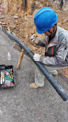 Expert Electricians in Power Construction