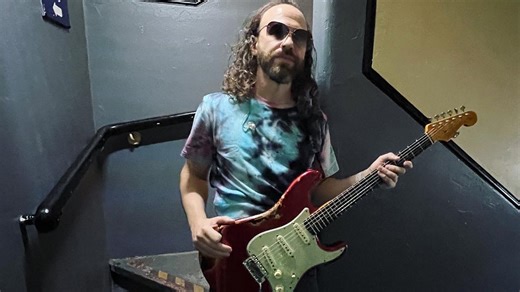 Dave Weiner: “For a long time I had no desire to pick up a guitar. The guitar has always been my coping mechanism and now it seemed silly”