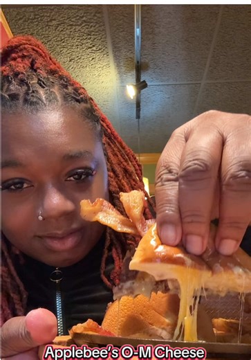 Tasting the New OM Cheeseburger at Applebee's