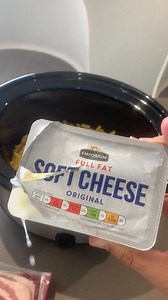 slow cooker bacon topped mac&cheese #fyp #fypシ゚ #slowcookerrecipe #slowcooker #foodtiktok #FoodLover #Recipe #mealideas #Recipe #macandcheese #macandcheeserecipe Ingredients 400g maccaroni pasta Garlic (teaspoon) Mustard (teaspoon) Whole milk (600ml) Soft cheese (50g) Grated mature chedder (250g) Streaky bacon (optional) Hot honey (optional) High for 1 hour 20mins stir half way through | Dadthefoodie