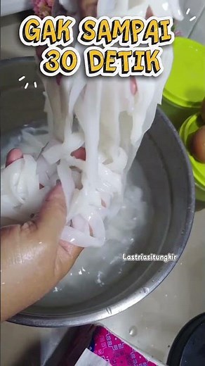 TIPS PISAH KAN KWETIAW #sorts #shortsfeed #kwetiaw #resepkwetiaugoreng #lastriasitungkir #food