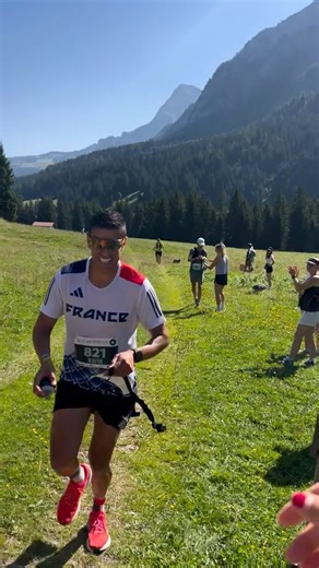 Rafik Allou on Instagram: "@rafale13_run_marseille 2025 restera une année exceptionnelle en course à pied avec 25 compétitions au compteur, dont trois aventures internationales marquantes : le Marathon des Sables Légendary au Maroc, aux paysages du Pérou pour le Marathon des Sables jusqu’au rues mythique de Sydney lors du marathon de Sydney en Australie. L’année a aussi été rythmée par la découverte d’un nouveau concept unique, les Crazy Loops : 24 heures pour enchaîner un max de boucle alpine d