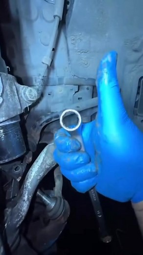 Super sigilant!😂😂🙌🙌 #mechaniclife #mechanic #mechanical #MechanicTools #garage #Situation #plug | The Mold Mechanic