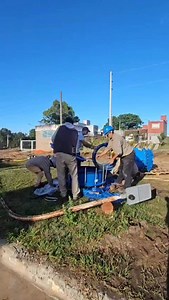 Comenzaron los trabajos en la planta Echeverría y afecta el servicio de agua Desde las 7 de este jueves se realizan tareas clave en la planta potabilizadora Echeverría, donde se instala una pieza principal de conexión. La intervención provoca baja presión y cortes temporales en sectores del oeste de la ciudad, especialmente en zonas ubicadas al oeste de Ayacucho y Artigas. Los trabajos forman parte del Plan de Fortalecimiento del Agua Potable, que incluye una nueva tubería de 5.500 metros y mejo