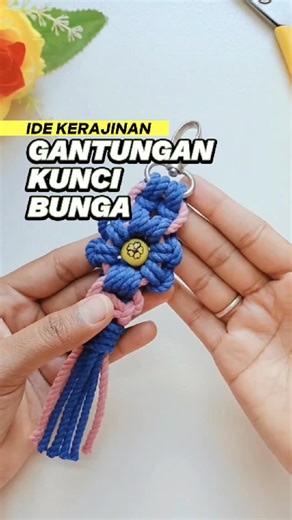 GrabGrub | Daily Cooking, Craft, Hobby & Unique Biz Ideas! on Instagram: "Coba bikin deh! 😍 Cr @eashancrafts ʟɪɴᴋ ᴘʀᴏᴅᴜᴋ ᴀᴅᴀ ᴅɪ ʙɪᴏ❗ - Tali Katun Macrame Warna - gantungan cantolan tas - MANIK BULAT KAYU ʙɪɴɢᴜɴɢ/ᴍᴀʟᴇs ᴄᴀʀɪ ʟɪɴᴋ ʙᴀʀᴀɴɢ ɴʏᴀ? Komen "mau link" Sat set di kirim ke DM kamu ya 😍 #ideasesoris #gantungankunci #tutorial talimakrame"
