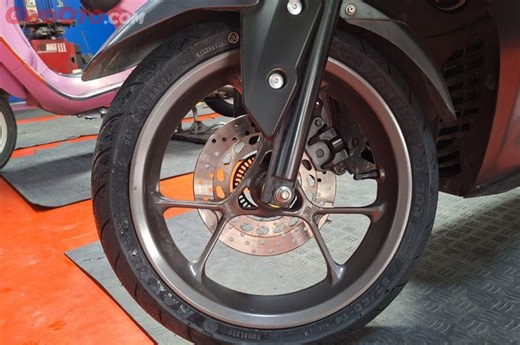 Ban Motor Baru Haram Langsung Diajak Ngebut Apalagi Cornering, Ini Alasannya - Gridoto