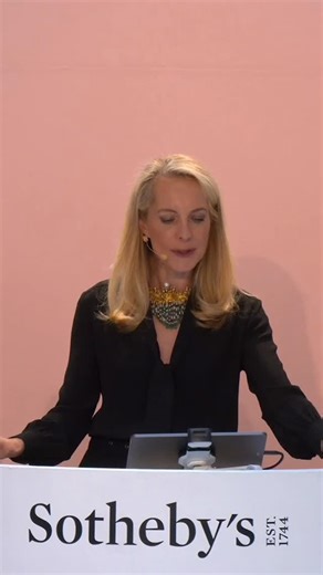 Salvador Dalí’s exquisite jewels capture the attention and imagination like nothing else – and that certainly held true when the Swirling Sean Necklace stunned in Friday’s ‘Surrealism & Its Legacy’ auction, presented by @celine. The incredible piece from The Schlumberger Collection, worn by auctioneer @aurelie_vandevoorde in the #SothebysParis sale room, doubled its low estimate and sold for €736,600 after a fierce bidding battle. Made up of flowing tassels of pearl, emerald and sapphire beads t