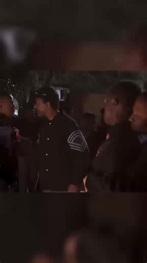 One of the most powerful scenes in Glory features Denzel Washington and Morgan Freeman portraying soldiers in the 54th Massachusetts Infantry Regiment during the Civil War. The emotional intensity of their performances helped bring authenticity and depth to the struggles faced by Black soldiers fighting for a country that didn’t fully recognize their freedom. Denzel Washington’s performance in the film was so impactful that it earned him his first Academy Award, instantly elevating his career. P