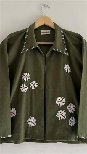 Pragya Ghosh Lama || Fashion, Food & Lifestyle on Instagram: "Day 83 of #DiscoveringBrandsFromMyCouch — @chirping.studio Chirping Studio is a woman-led craft brand creating delicate, hand-embroidered pieces you can layer just right. Their shrugs — like the “Hittin’ Nostalgia” appliqué shrug — are made from cotton-linen, beautifully embroidered, and perfect for mild winter layering. ￼ 🛍️ Price range: ₹2,000–₹3,000 💡 Style tip: Wear their shrug over a tank or fitted top, or layer it with a shirt