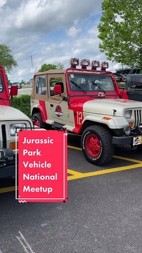 So many Jurassic Park replica vehicles! #jurassicpark #jurassicworld #jurassicworlddominion #jurassicparkjeep #jurassicjeep #branson #bransonmissouri
