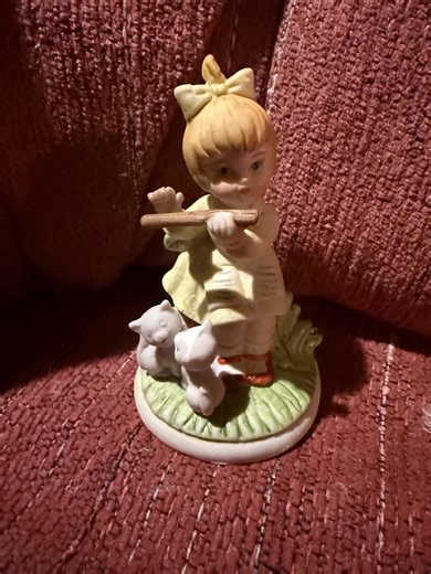 Vintage Porcelain Figurine of a Little Girl - Etsy