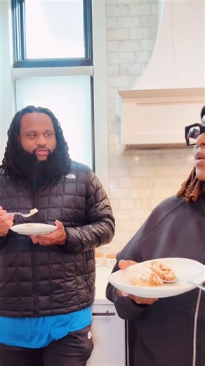 Kardea Brown-Smith on Instagram: "Hold up….. Cousins, do you all prefer banana pudding without the Bananas?! Or has my husband lost his mind??? I think he’s crazy cause what is banana pudding without the banana??? It’s just Nilla Puddin 🥴"