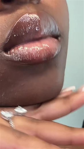 My skin is breaking out 💔 #hnbcosmetics #lipcombo