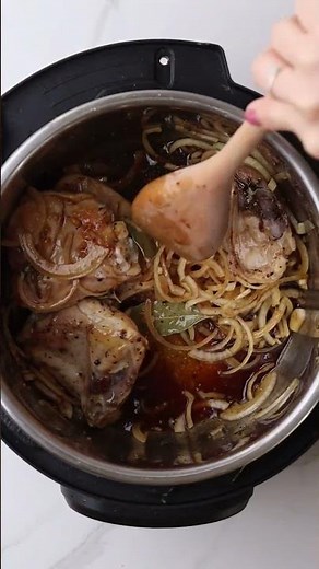 Instant-Pot Chicken Adobo 🍗 🇵🇭 #instantpotrecipes #chickenadobo #dinner