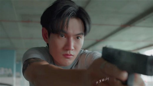 PoohPavel *泰腐动作戏终于有进步啦！PSing一套动作行云流水看着好厉害哦！