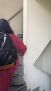 Children with hyperactivity often need heavy work activities to help their bodies regulate. Using a weighted backpack while walking up and down the stairs provides strong proprioceptive input to the muscles and joints. This deep body input helps release extra energy, calm the nervous system, and improve body organisation. When the body feels more grounded, children are better able to settle, focus, and transition into calmer activities. 💛 Simple movements like these can make a big difference in