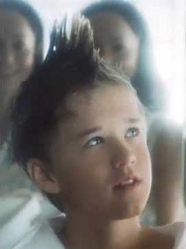 A. I - Inteligência Artificial é um filme de 2001 com Haley Joel Osment.