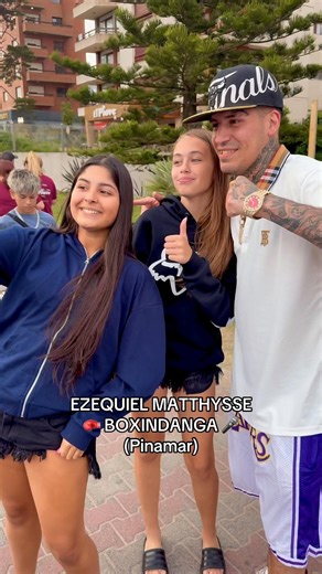 Fans corren a Ezequiel Matthysse Boxindanga en Pinamar (VINO CON SPRITE COMO MESSI)