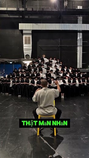 beautiful and eye-catching bat wing dance performance