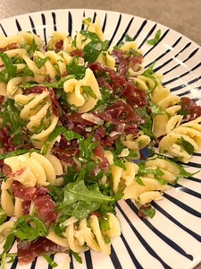 Eccovi 4 ricette di primi piatti freddi buonissimi: pasta fredda, insalata di riso con tonno e zucchine, pasta fredda e farfalle fredde con verdure. | Carlo Gaiano