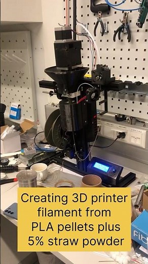 Home-made extruder makes 3D printer filament from straw powder and PLA