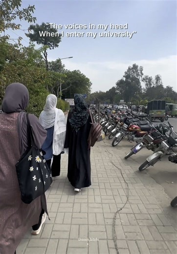 RUN AWAYY!! . . . #foryoupage #foryou #fyp #explore #fyppppppppppppppppppppppp #explorepage #foryoupageofficiall #tiktok #tiktokviral #trendingvideo #fy #fypage #trending #viral #university #friends #funny #relatable #funnyvideos